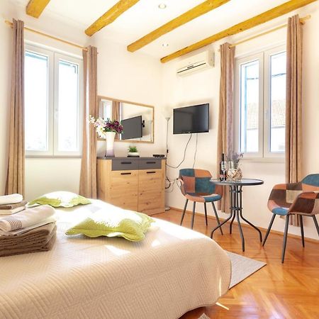 Trogir Beach Rooms & Apartments Exterior foto