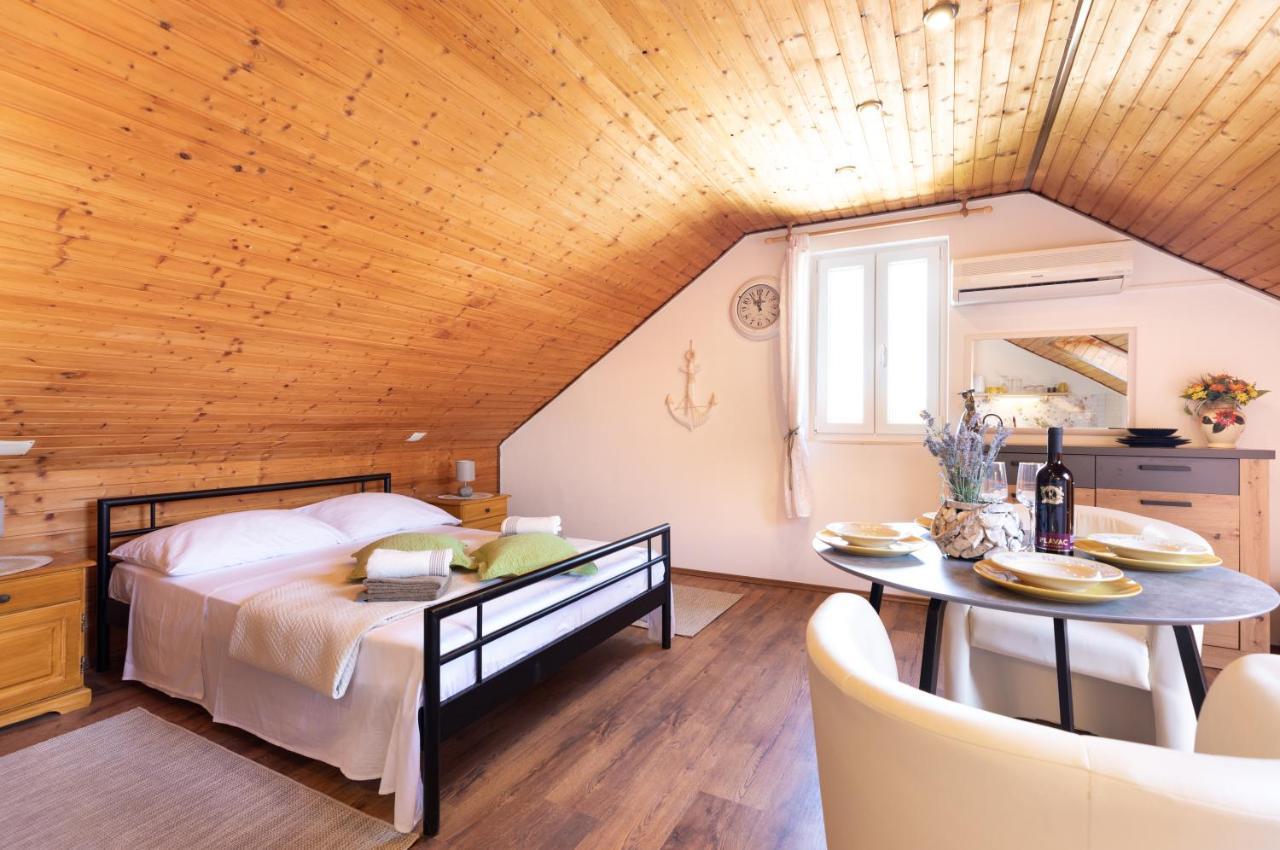 Trogir Beach Rooms & Apartments Exterior foto