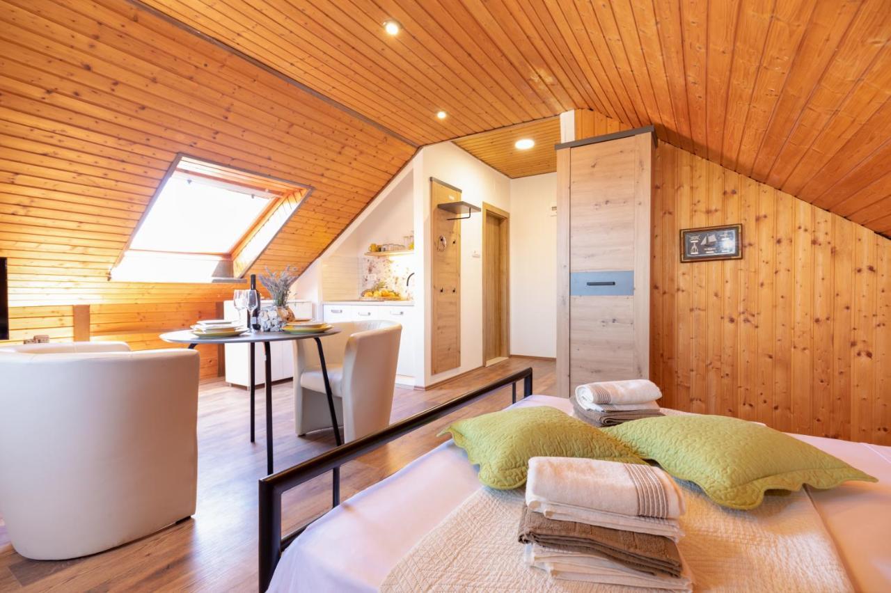 Trogir Beach Rooms & Apartments Exterior foto