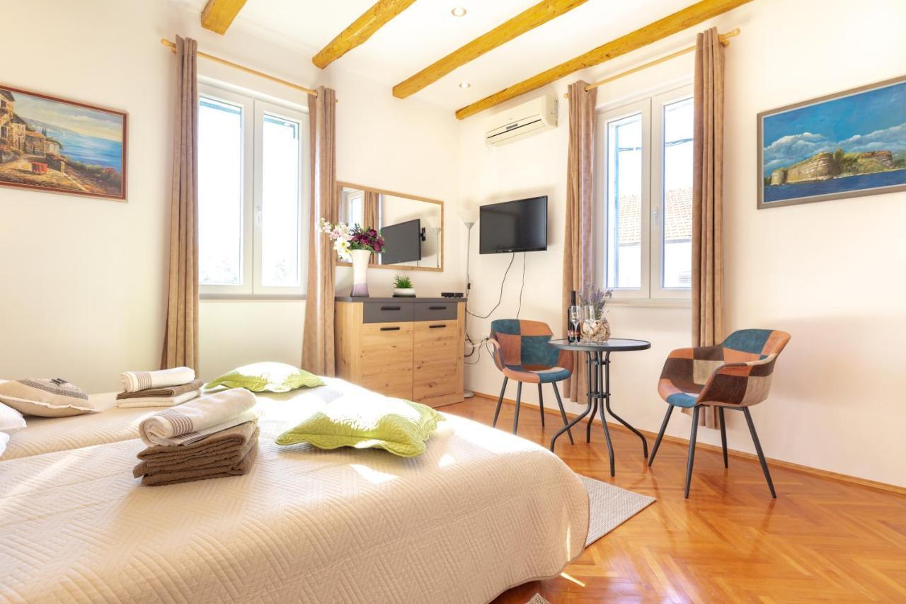 Trogir Beach Rooms & Apartments Exterior foto