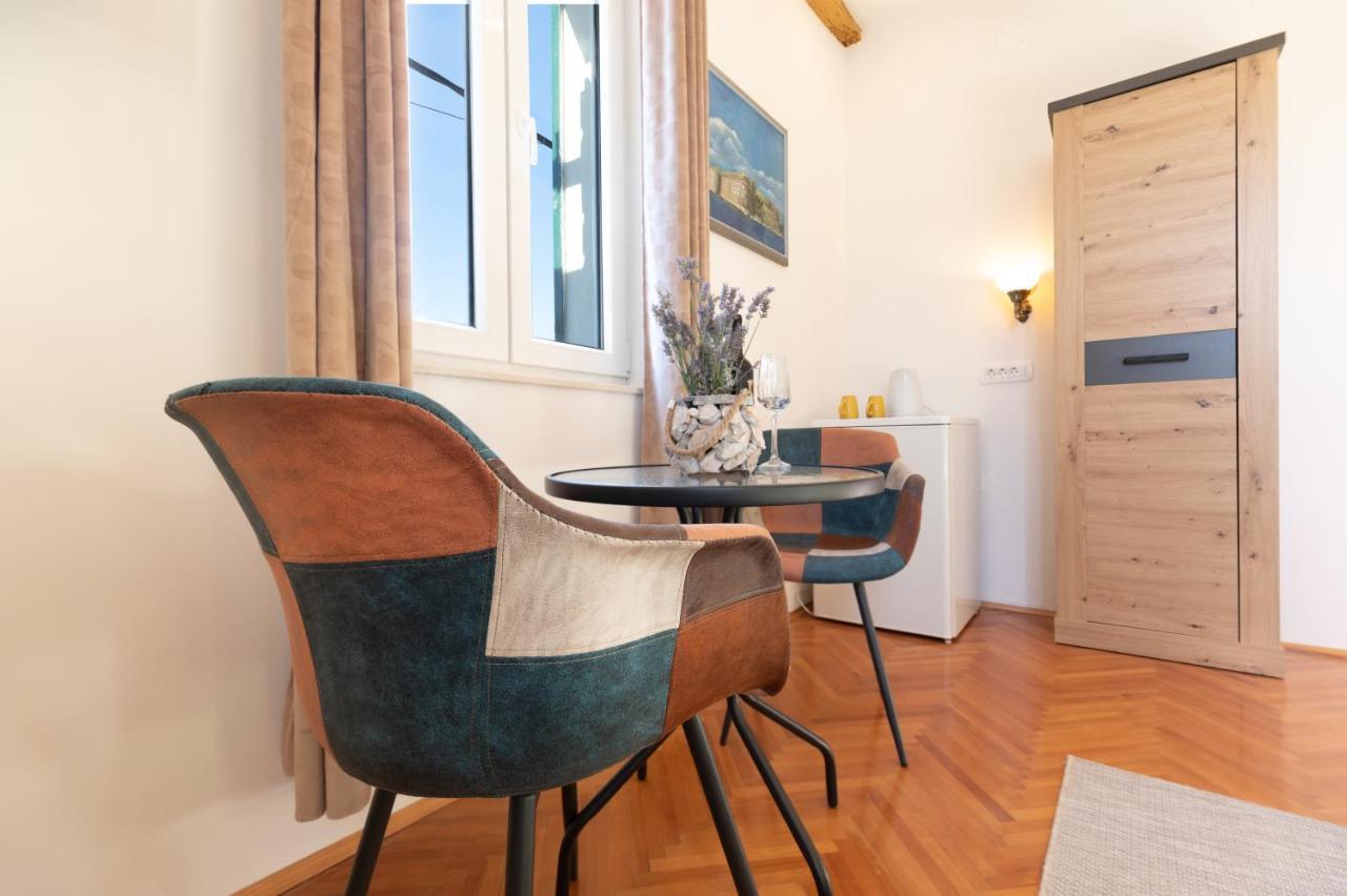 Trogir Beach Rooms & Apartments Exterior foto