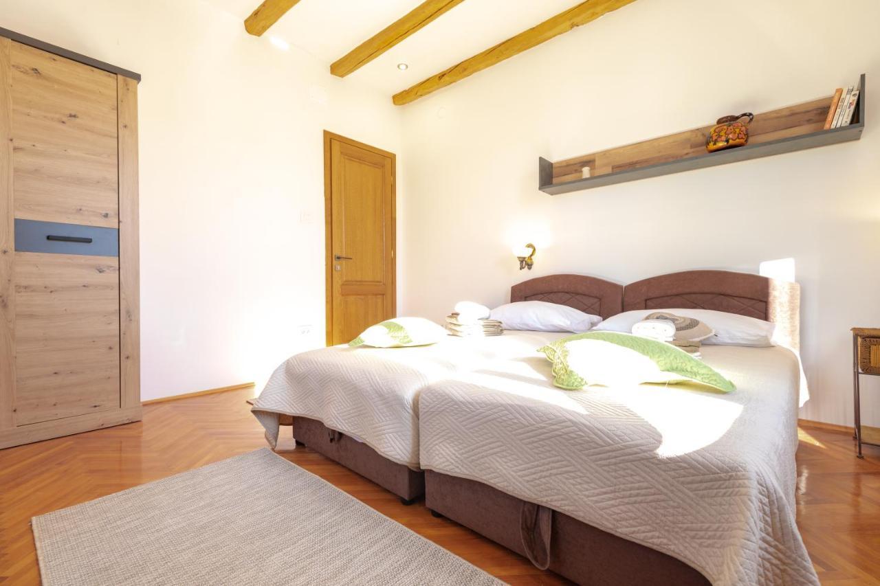 Trogir Beach Rooms & Apartments Exterior foto