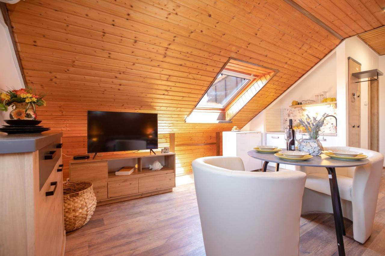 Trogir Beach Rooms & Apartments Exterior foto